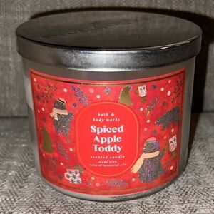 Bath & Body Works Spiced Apple Toddy Candle - Festive Red